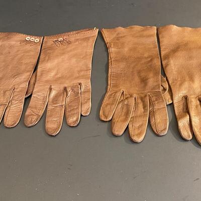 Lot 374: Vintage Apparel:  Gloves & Clutch bags (Whiting & Davis)