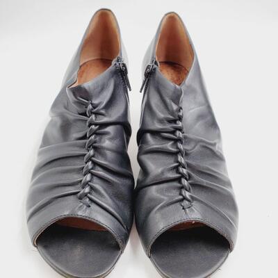 CORSO COMO BLACK "CATANIA" SILK CALF LEATHER PEEP TOE 10.5 size 