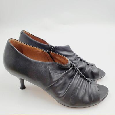 CORSO COMO BLACK "CATANIA" SILK CALF LEATHER PEEP TOE 10.5 size 