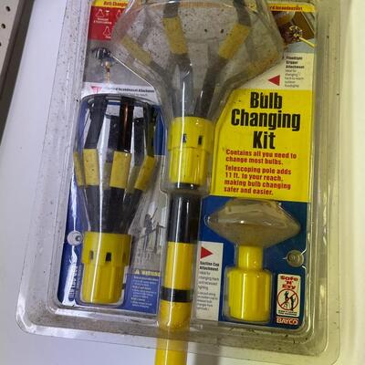 Lot 415  Light Bulb Changing Kit