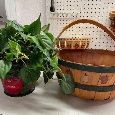 Lot 419  Apple Assortment of Baskets and Silk Plants