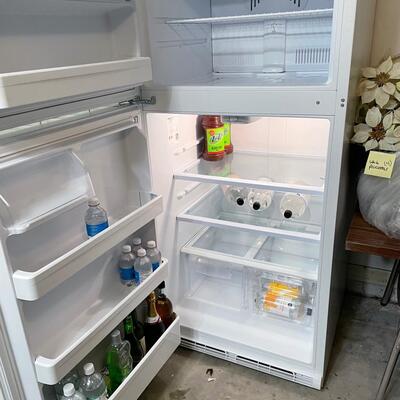 Lot 423  Refrigerator/Freezer