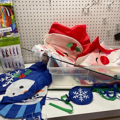 Lot 428  Collapsible Garden Flags - Christmas