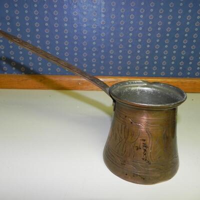 LOT 26  COPPER HANDLED CONTAINER, OIL CAN & FUNNELS