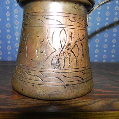 LOT 26  COPPER HANDLED CONTAINER, OIL CAN & FUNNELS
