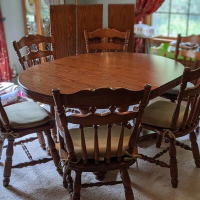 Dining Table and Chairs with 3 leaves
