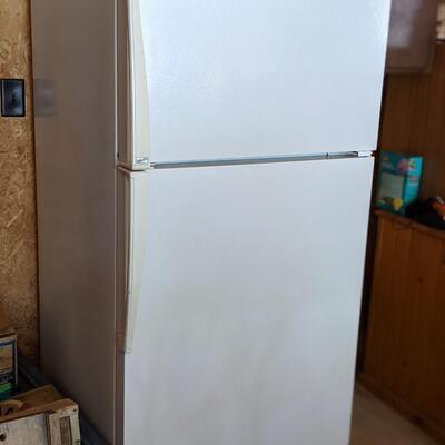 Exc Condition Amana Refrigerator 18 cu ft