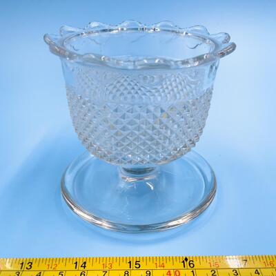 1977 AVON FOSTORIA GLASS EGG AND UNMARKED PEDESTAL CUP