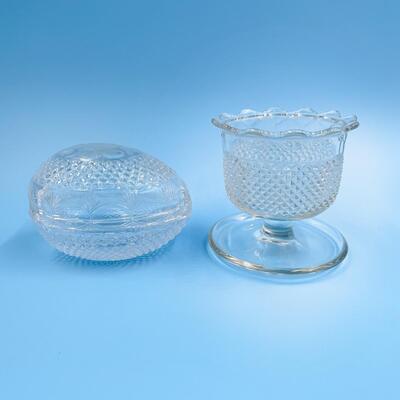 1977 AVON FOSTORIA GLASS EGG AND UNMARKED PEDESTAL CUP