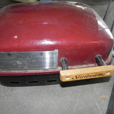 LOT 93  PORTABLE GRILL AND PROPANE TANK
