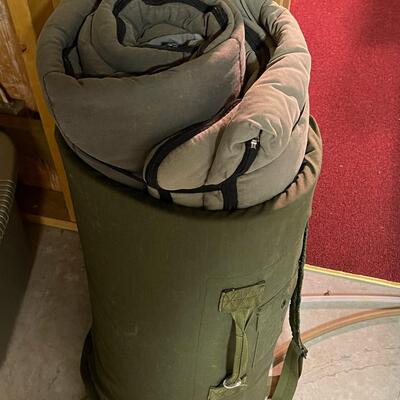 US Military sleeping bag / duffel bag