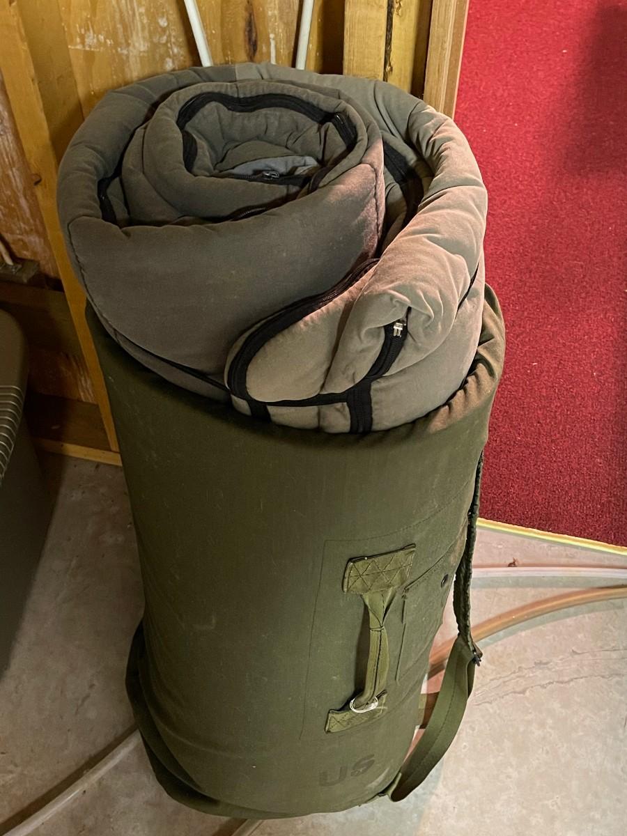 US Military sleeping bag / duffel bag