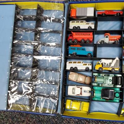 Official Matchbox Collectors Case with 20 GREAT Vehicles 