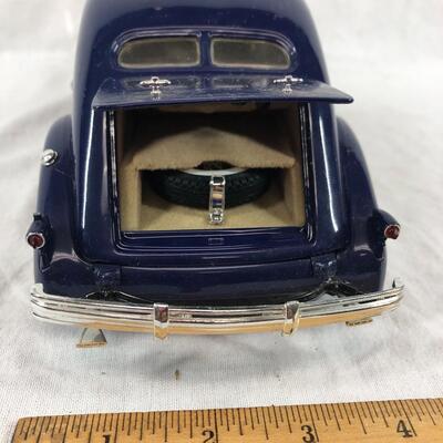 Ricko Diecast 1:16 1934 Cadillac V16 Scale Model Car
