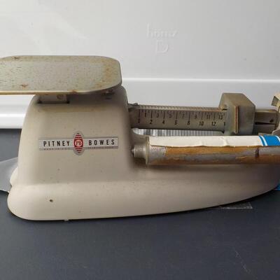 1950's to 60's Pitney Bowes table top weight scale.