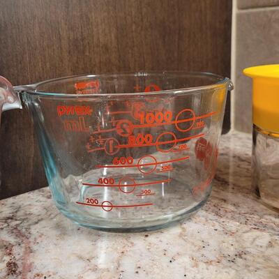 Lot 3: Measuring Cups, Sifter, Funnel and Juicer 