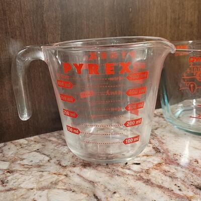 Lot 3: Measuring Cups, Sifter, Funnel and Juicer 