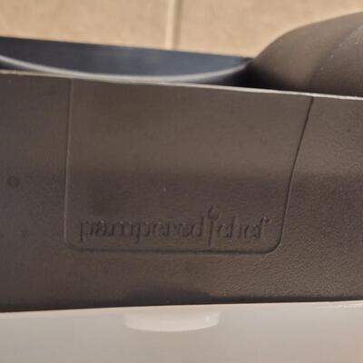 Lot 17: Pampered Chef Shears, Garlic Press and Slicer