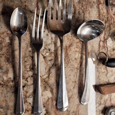 Lot 19: Mixed Serving Ware, Knives and Sharper 