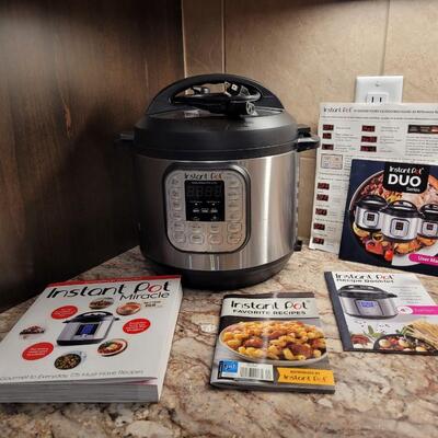 Lot 22: Instant Pot with Multiple Recipe Books and Manual 