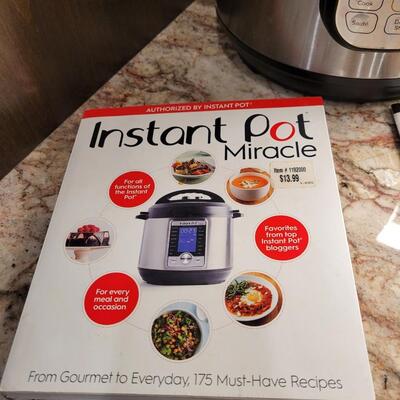 Lot 22: Instant Pot with Multiple Recipe Books and Manual 