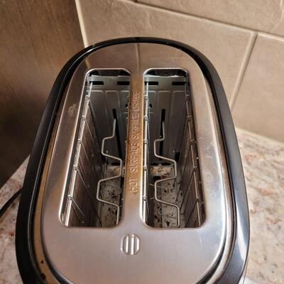 Lot 25: Hamilton Beach Toaster 