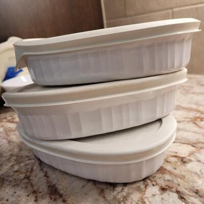 Lot 31: Corning Ware Dishes with Lids