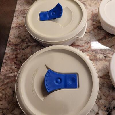 Lot 31: Corning Ware Dishes with Lids