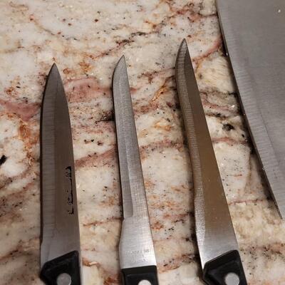 Lot 32: Knives Lot 