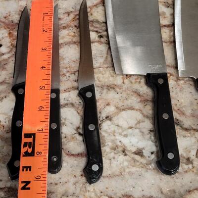 Lot 32: Knives Lot 