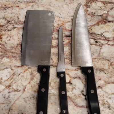 Lot 32: Knives Lot 