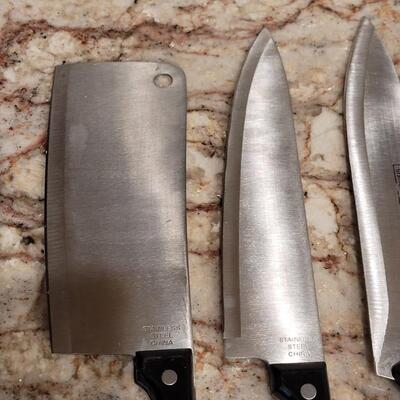 Lot 32: Knives Lot 