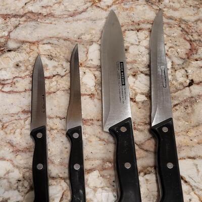 Lot 32: Knives Lot 