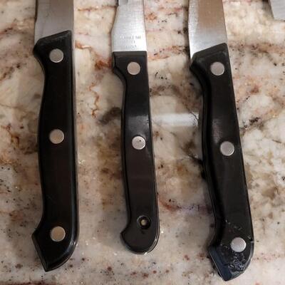 Lot 32: Knives Lot 