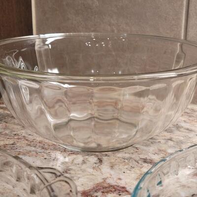 Lot 52: Pyrex Bowl & Pie Plates