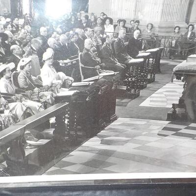 2 Historial pictures of general Eisenhower & Churchill.