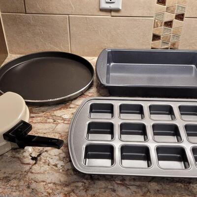 Lot 60: Pampered Chef Square Muffin Pan, Egg Cooker, Wilson Cake Pan