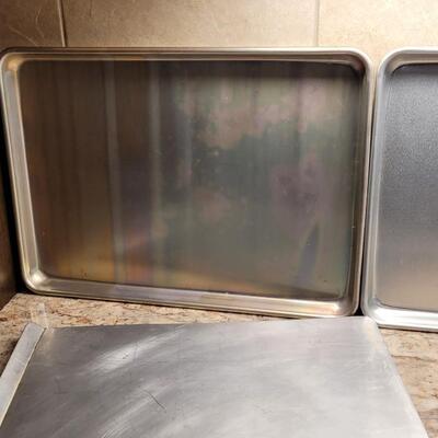 Lot 62: (4) Cooling Racks and Cookie Sheets