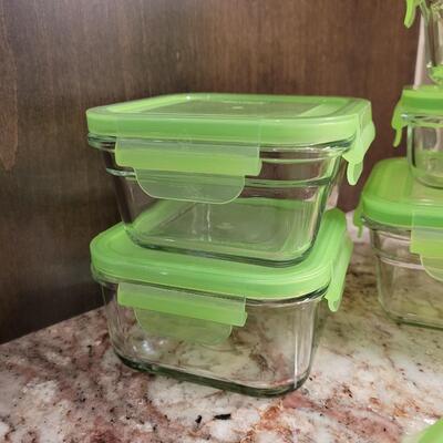 Lot 72: Snapware Glass Bowls with Green Rim Lids Set