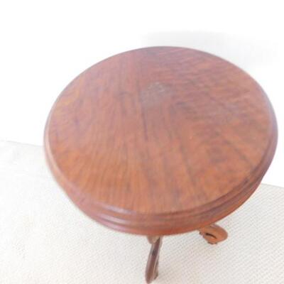 Antique Walnut Eastlake Lamp Table Round Top