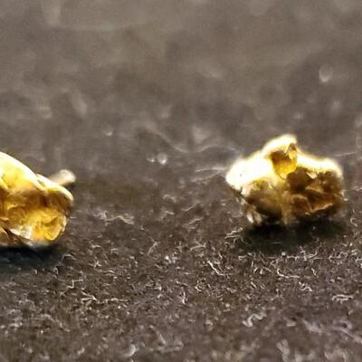 14 KT Gold Molded Nugget Pierced Earrings 