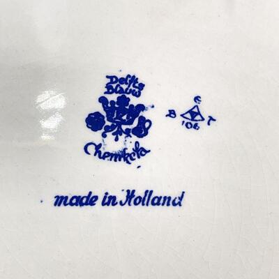 VINTAGE â€œDELFTS BLAUâ€ DELFTWARE HORSE & CARRIAGE DECORATIVE PLATES