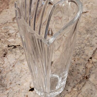 Lot 120: Large Crystal Heart Vase
