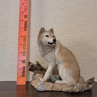 Lot 133: Living Stone Wolf Sculpture 