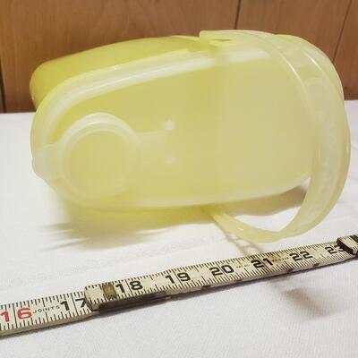 VINTAGE TUPPERWARE JUICE PITCHER - YELLOW