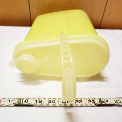 VINTAGE TUPPERWARE JUICE PITCHER - YELLOW