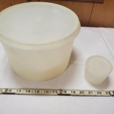 VINTAGE TUPPERWARE 8 PCS BUNDLE 