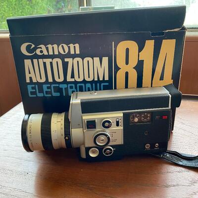 Canon Auto Zoom Electronic 814 Video 8mm Camera in Box