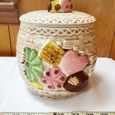VINTAGE NAPCOWARE BASKET SYLE CERAMIC  COOK JAR 