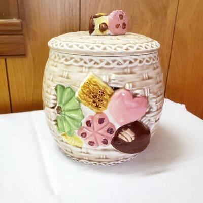 VINTAGE NAPCOWARE BASKET SYLE CERAMIC  COOK JAR 